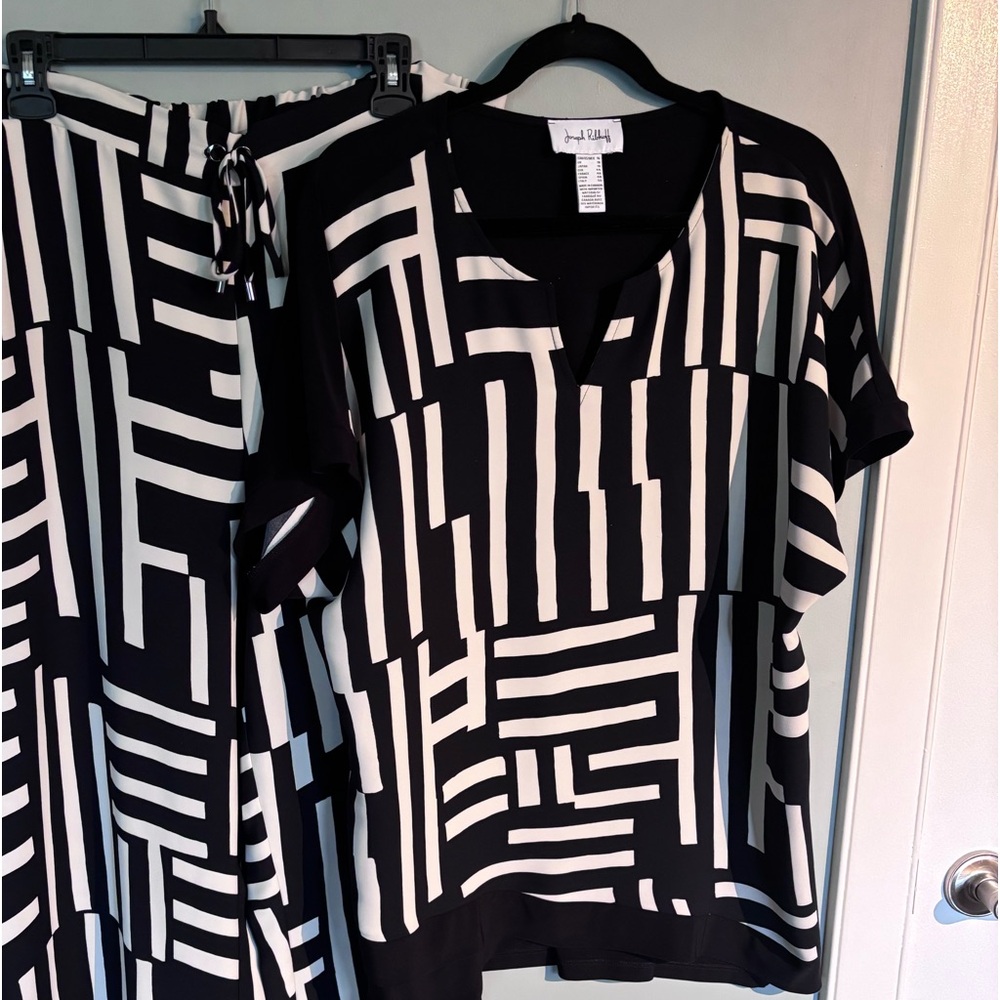Joseph Ribkoff graphic top